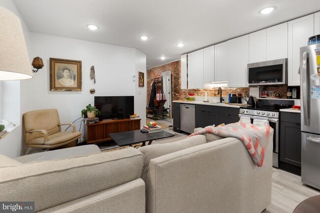 Building Photo - 212 Catharine St