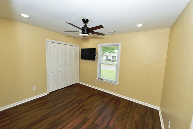 Building Photo - Renovated Ranch in Grassfield High District