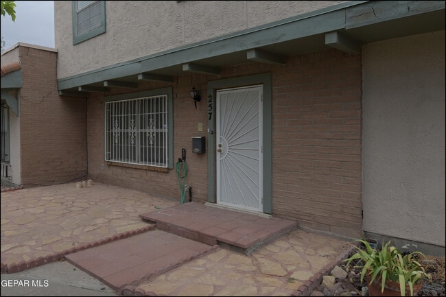 Building Photo - 257 Maricopa Dr