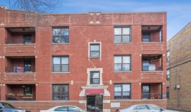 Building Photo - Bright 2 Bed 2 Bath in the Ukranian Village area