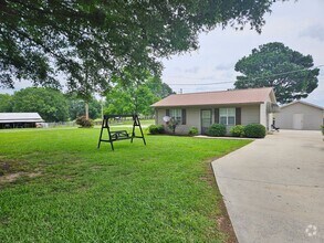 Building Photo - 1 Bedroom, 1 bath House