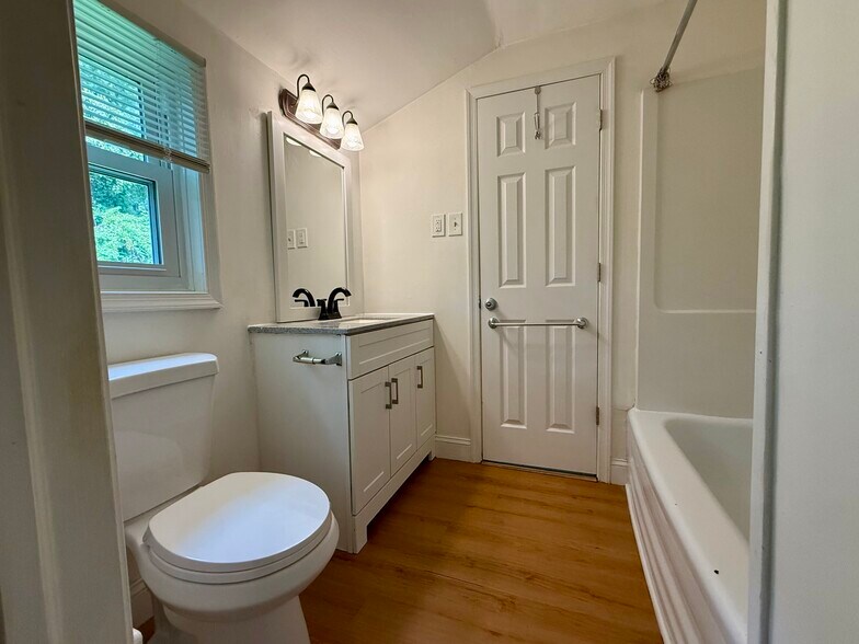 upper nathroom - 8 Connell Cir