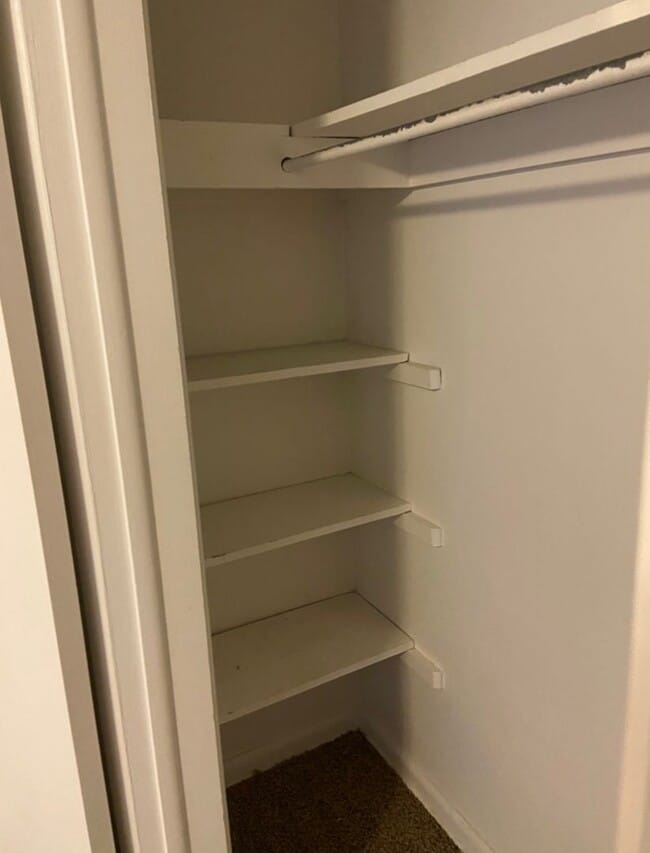Building Photo - Available June- 1 Bed/1 Bath Lindsley Park Condo