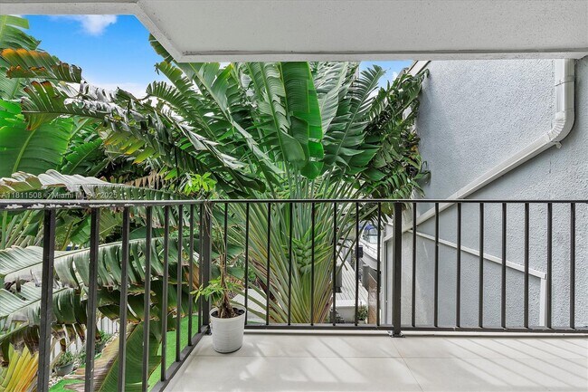 Building Photo - 300 Poinciana Island Dr