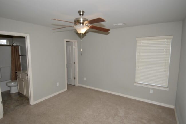 Building Photo - 554 N Keats Dr