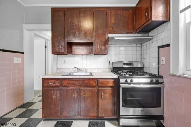 Building Photo - 135 S Munn Ave