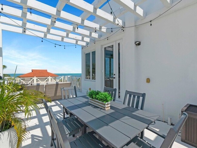 Building Photo - 317 E Seaview Cir