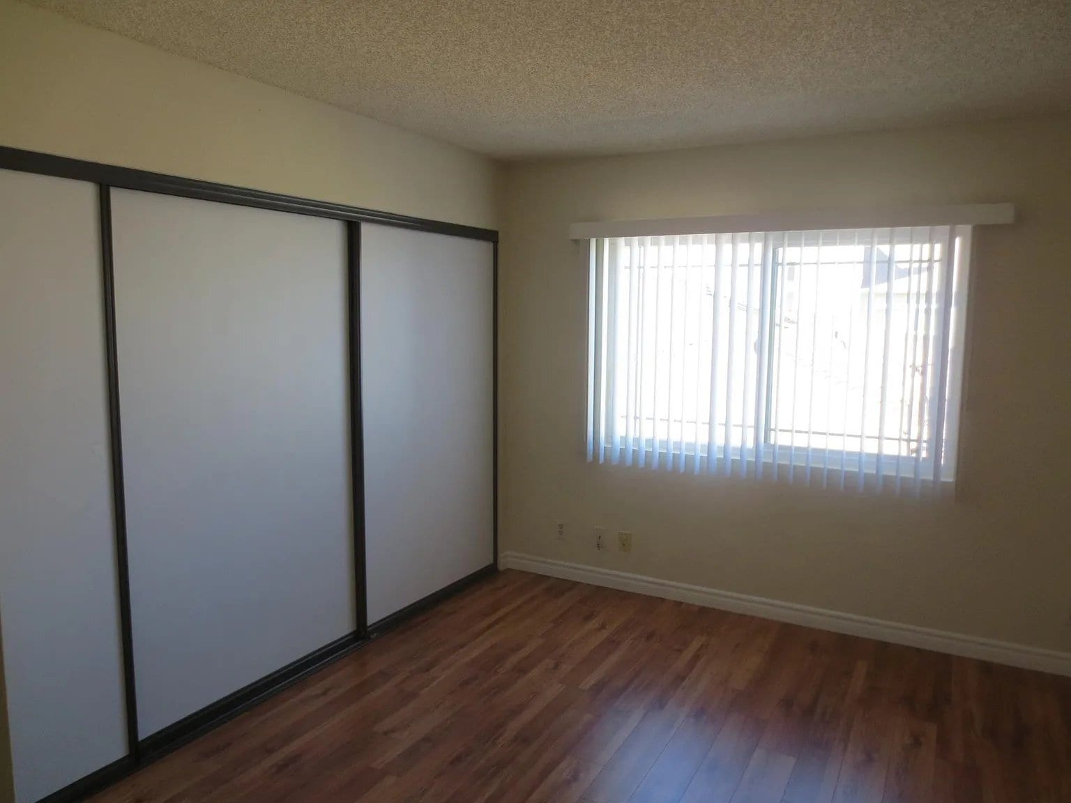 Building Photo - 10611 Moorpark St