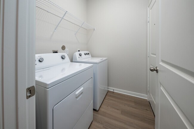 Building Photo - 15474 Maple Ter Dr