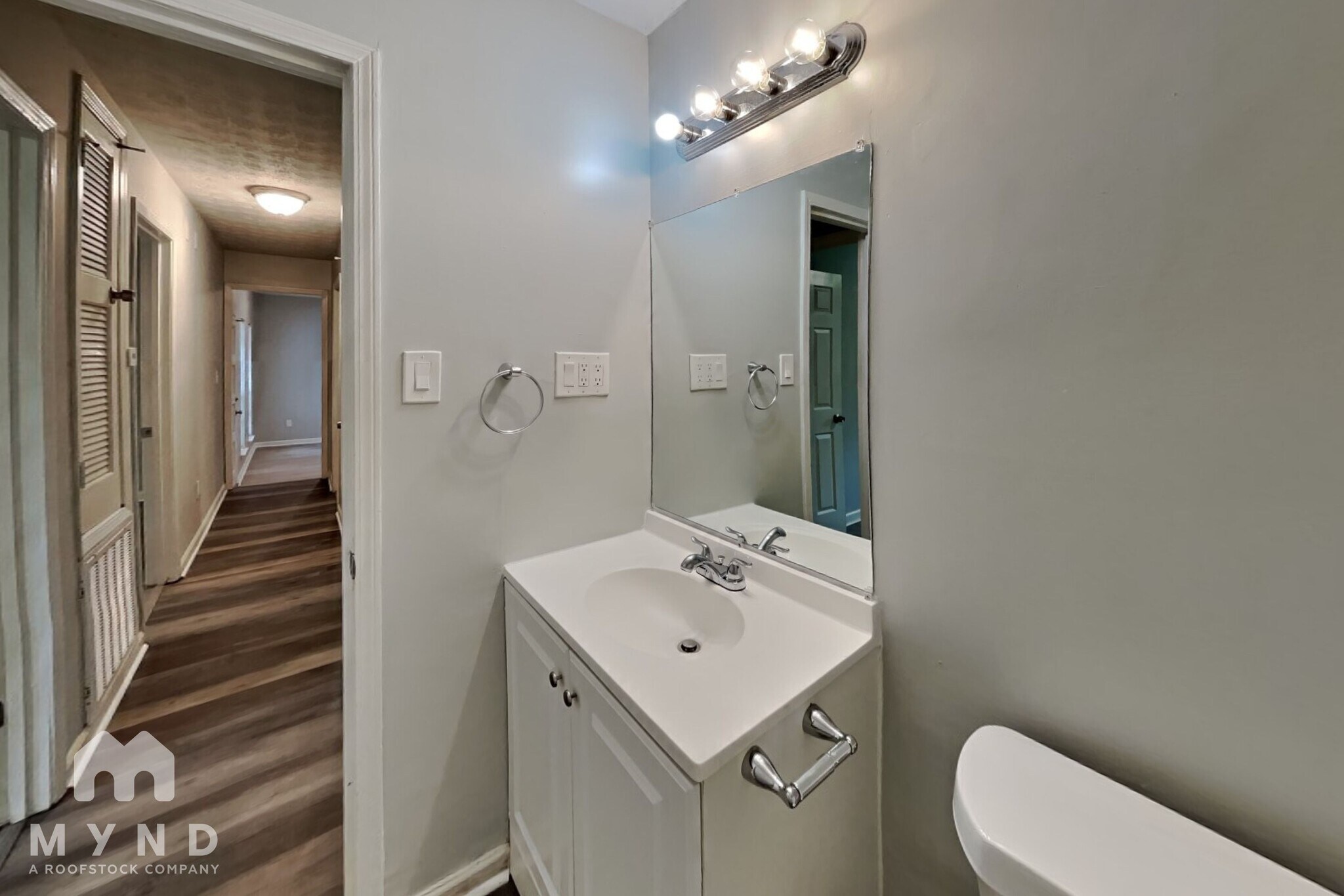 Building Photo - 3047 Brook Hollow Dr