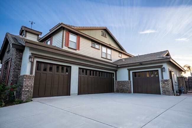 Building Photo - Exceptional estate Located In the highly desirable College Park Community.