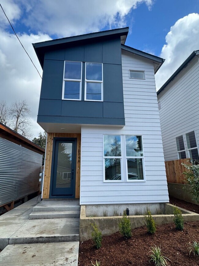 Building Photo - 11580 SW 47th Ave