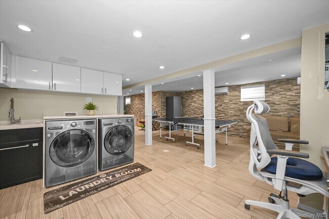 Building Photo - 85-16 Abingdon Rd