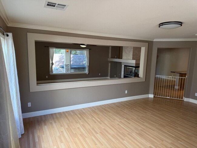 Building Photo - Beautiful Royal Highlands Home with stylish upgrades thoughhout!