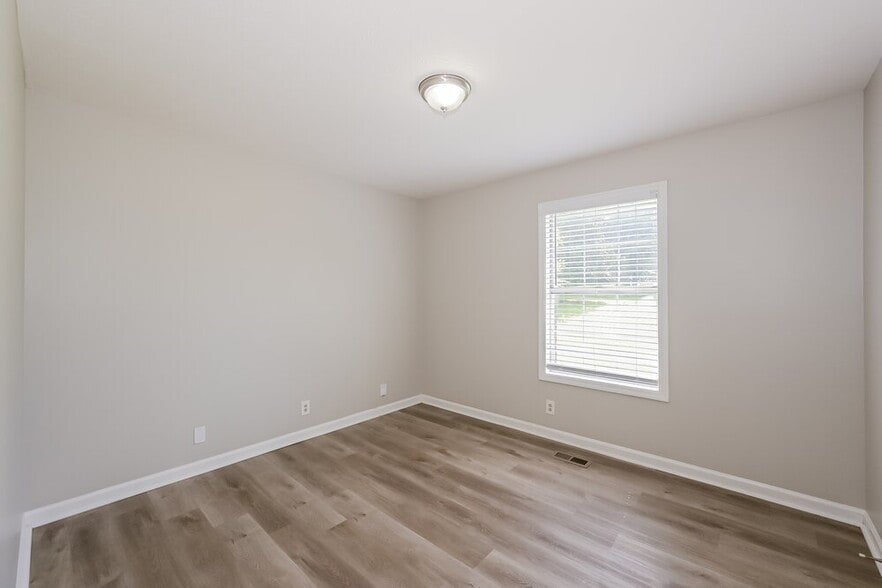 Building Photo - 121 Lee Ct