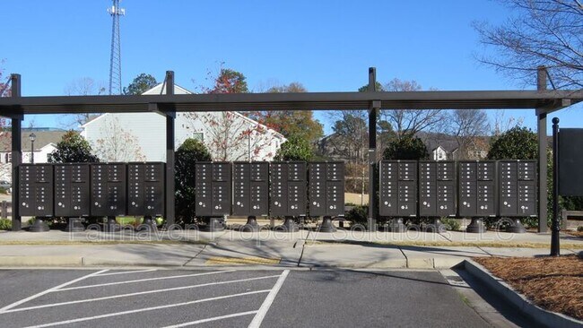 Building Photo - 1050 Paddington Dr