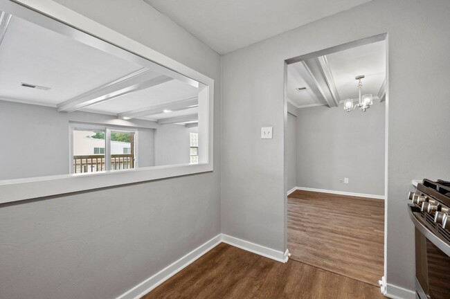 Building Photo - 4608 Coleridge St