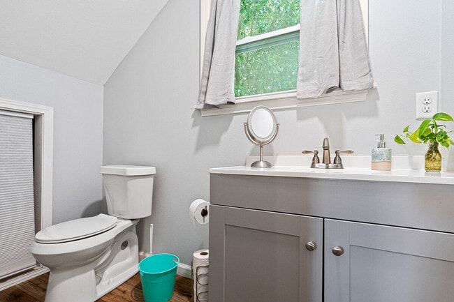 Building Photo - 2 Mead Dr