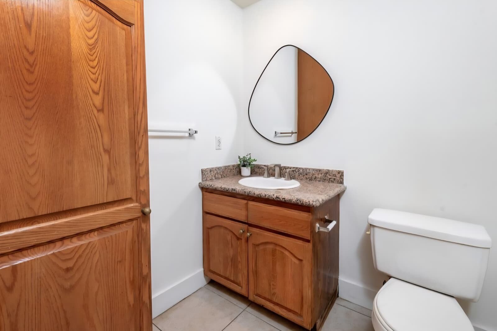 Building Photo - 525 N Orange Dr