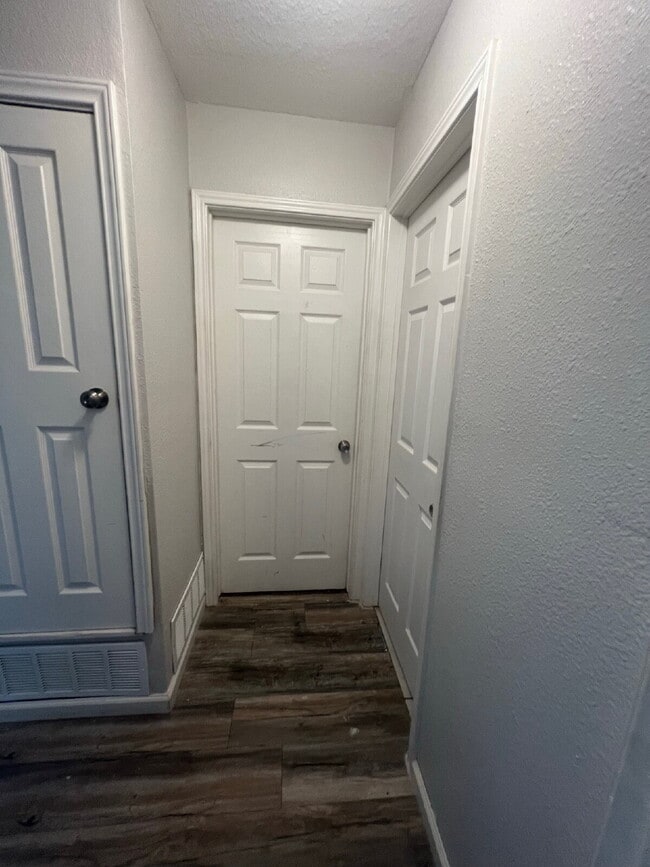 Building Photo - 4606 Avenida Prima St