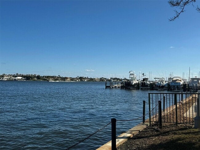 Building Photo - 111 Yacht Club Way