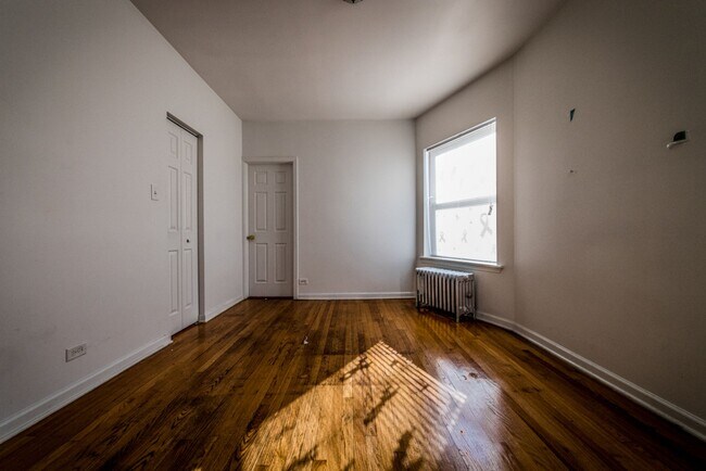 Building Photo - 8141 S Kingston Ave