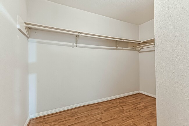 Building Photo - 6425 N Ridgecrest Dr