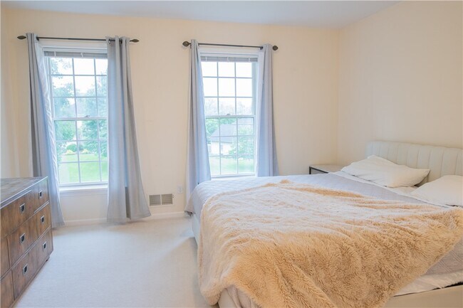 Building Photo - 52 Meadow Cove Rd