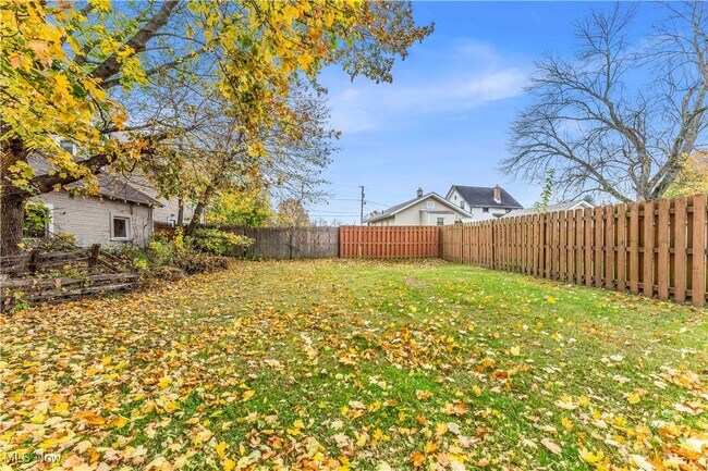 Building Photo - 1296 W Wilbeth Rd