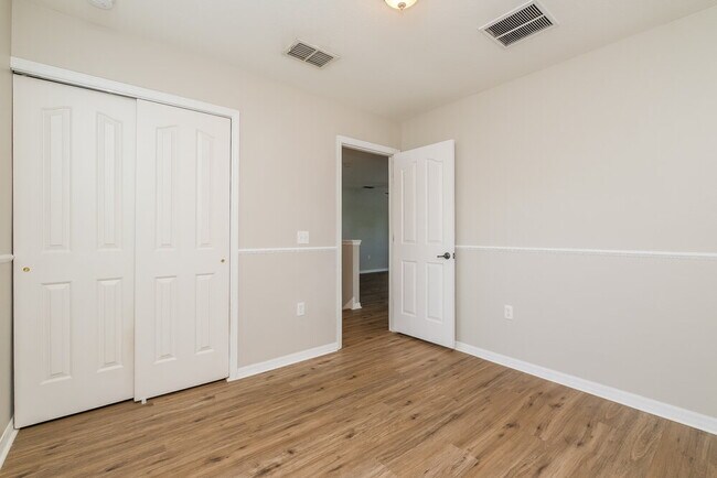 Building Photo - 9548 Simeon Dr
