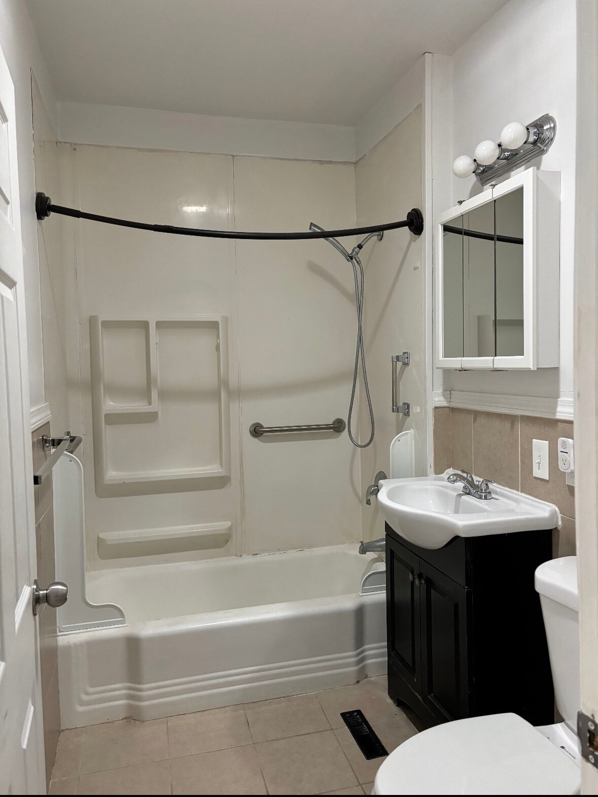 Building Photo - 185 Lake St