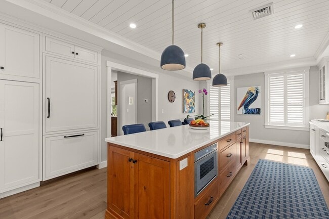 Building Photo - 28 Little Bay Dr