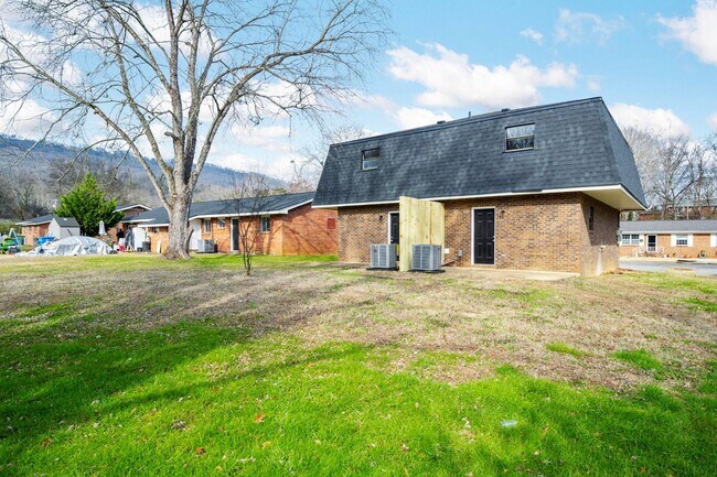 Building Photo - 3334 Gundy Dr