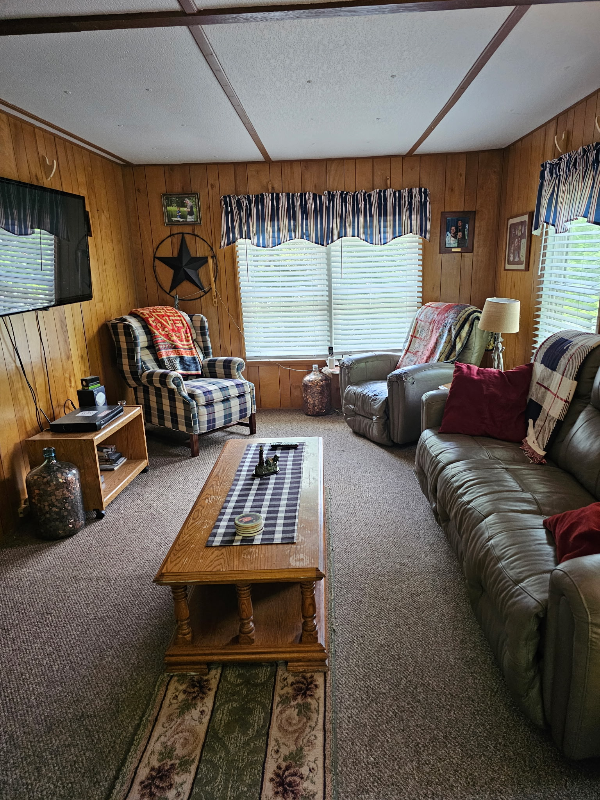 Building Photo - 623 Holly Hill Dr