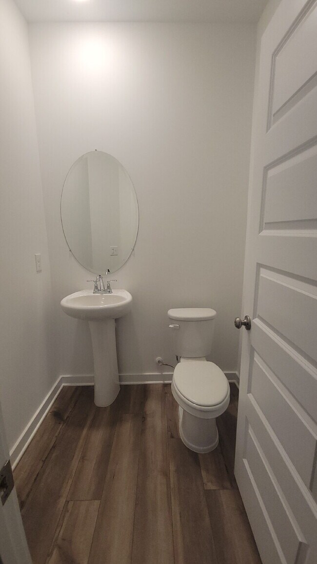 Building Photo - "Charming Newly built 3-Bed Townhouse Retreat with Granite Elegance in Prime Huntsville Location!"