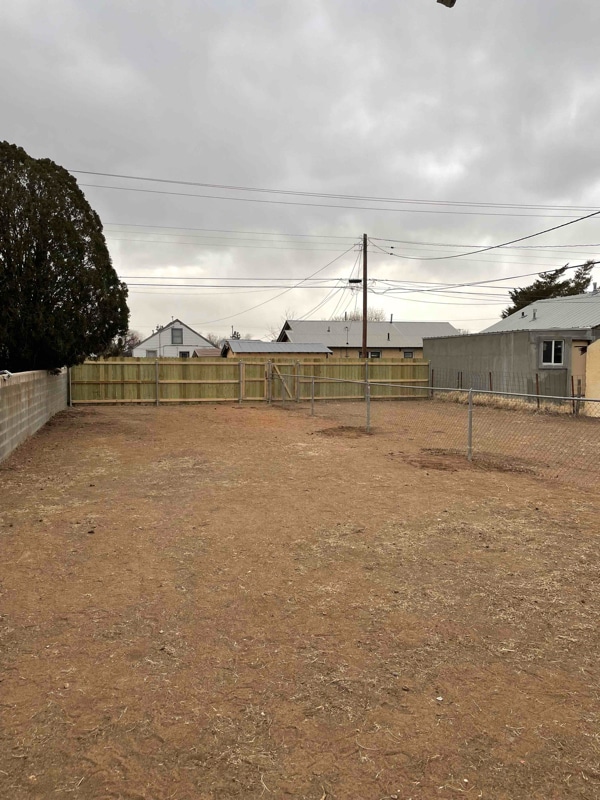 Building Photo - 704 S Abilene Ave