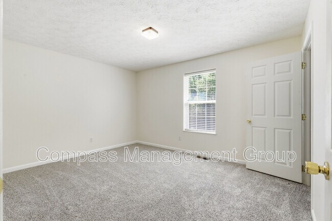 Building Photo - 1690 River Bend Rd