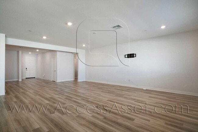 Building Photo - Spacious 4 Bed/3.5 Bath Gem Home In Menifee!