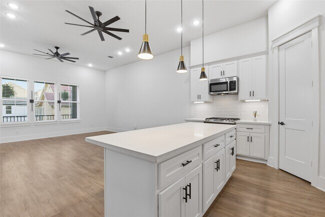 Building Photo - 1243 W 23rd St