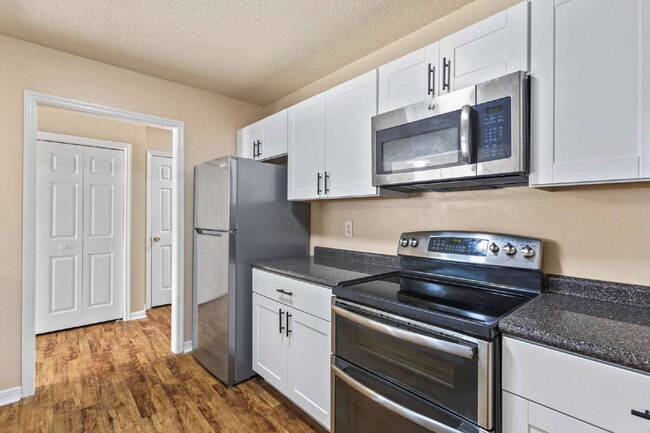 Building Photo - Affordable in the Heart of Jacksonville