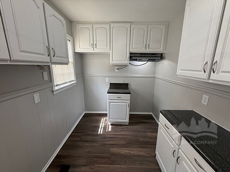 Building Photo - Your Perfect Home: Renovated 3 Bed, 1 Bath!