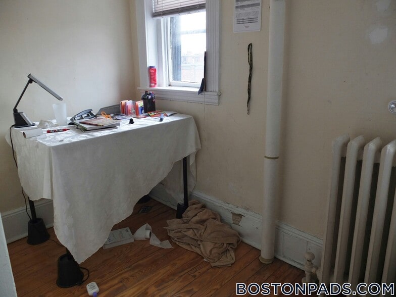 Building Photo - 447 Park Dr