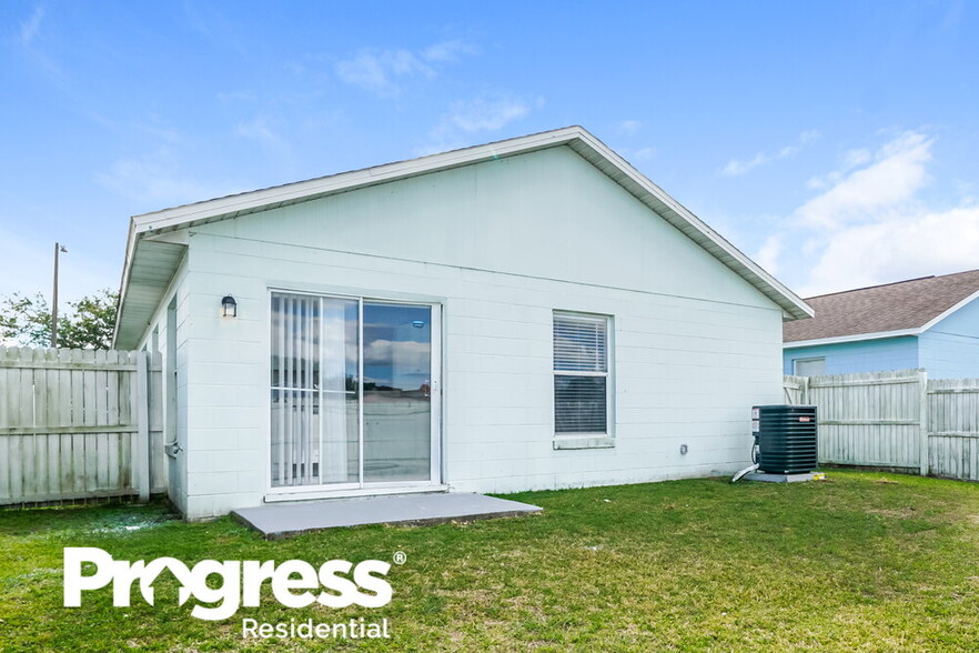Building Photo - 9710 Red Clover Ave