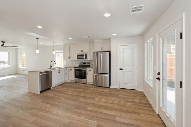 Building Photo - 8904 Oakleaf Ct