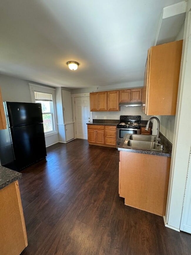 Building Photo - 2-4 Gates Street