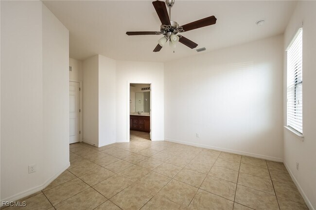 Building Photo - 1631 SW 25th Ln