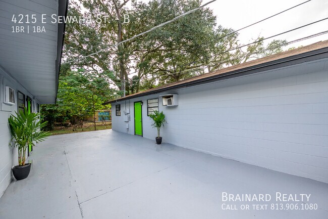 Primary Photo - 4215 E Sewaha St