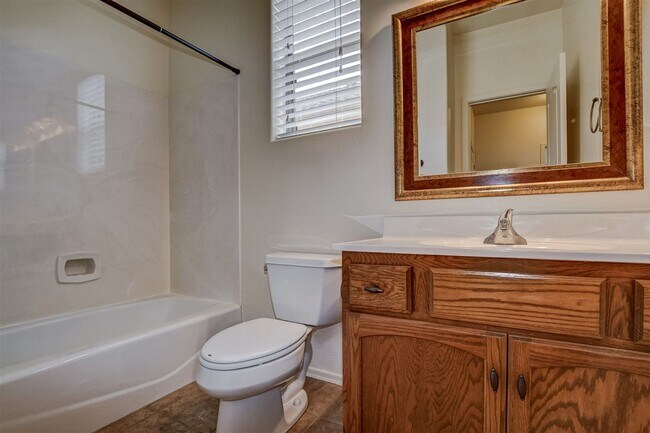 Building Photo - 3 bedroom 2 bathroom home for Rent in StoneRidge!