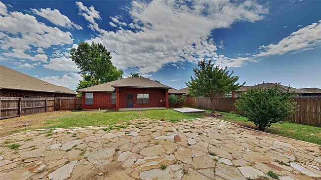 Building Photo - 16409 Stoneview Dr