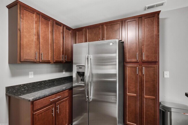 Building Photo - 6986 Boulder Pointe Dr